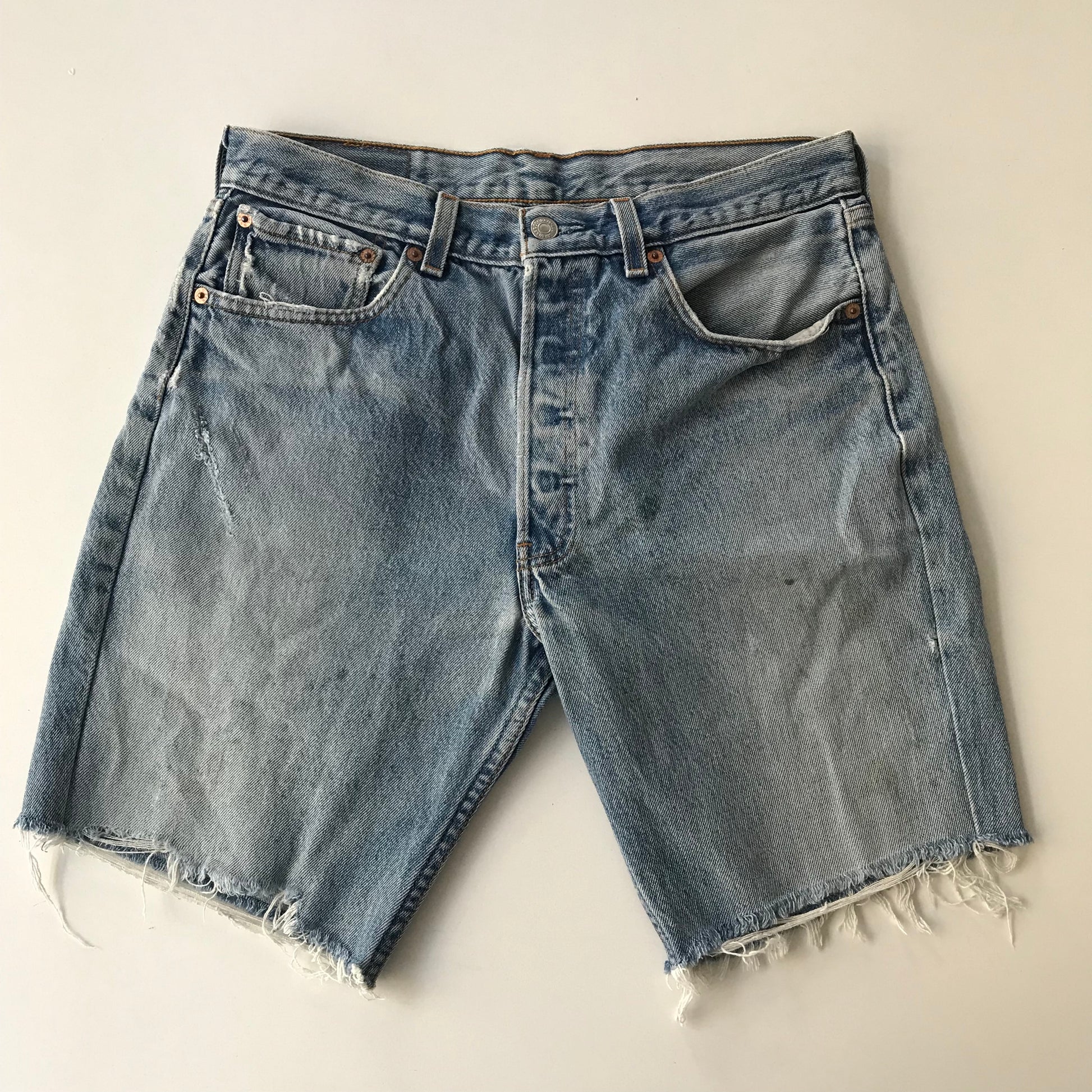 Levis 90s 501 cut off Bermuda short.